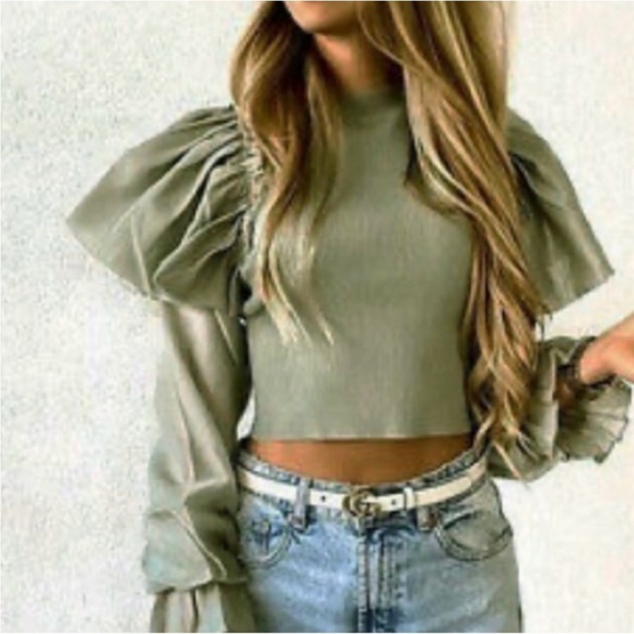 Zara Tops - Zara sweater with contrast ruffle trim